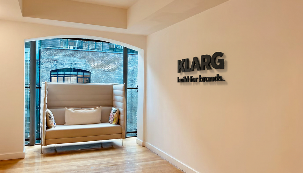 3D Logo mit Abstandshaltern